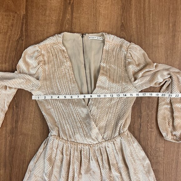 Alice + Olivia Beige Rania Wrap Style Mid-Length Pleated Cocktail Dress Sz 2 - Picture 7 of 15